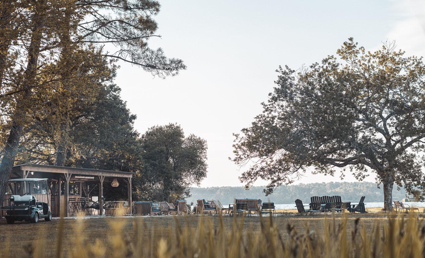 Dans les landes se cache un ravissant bar à champagne ouvert de juin à septembre